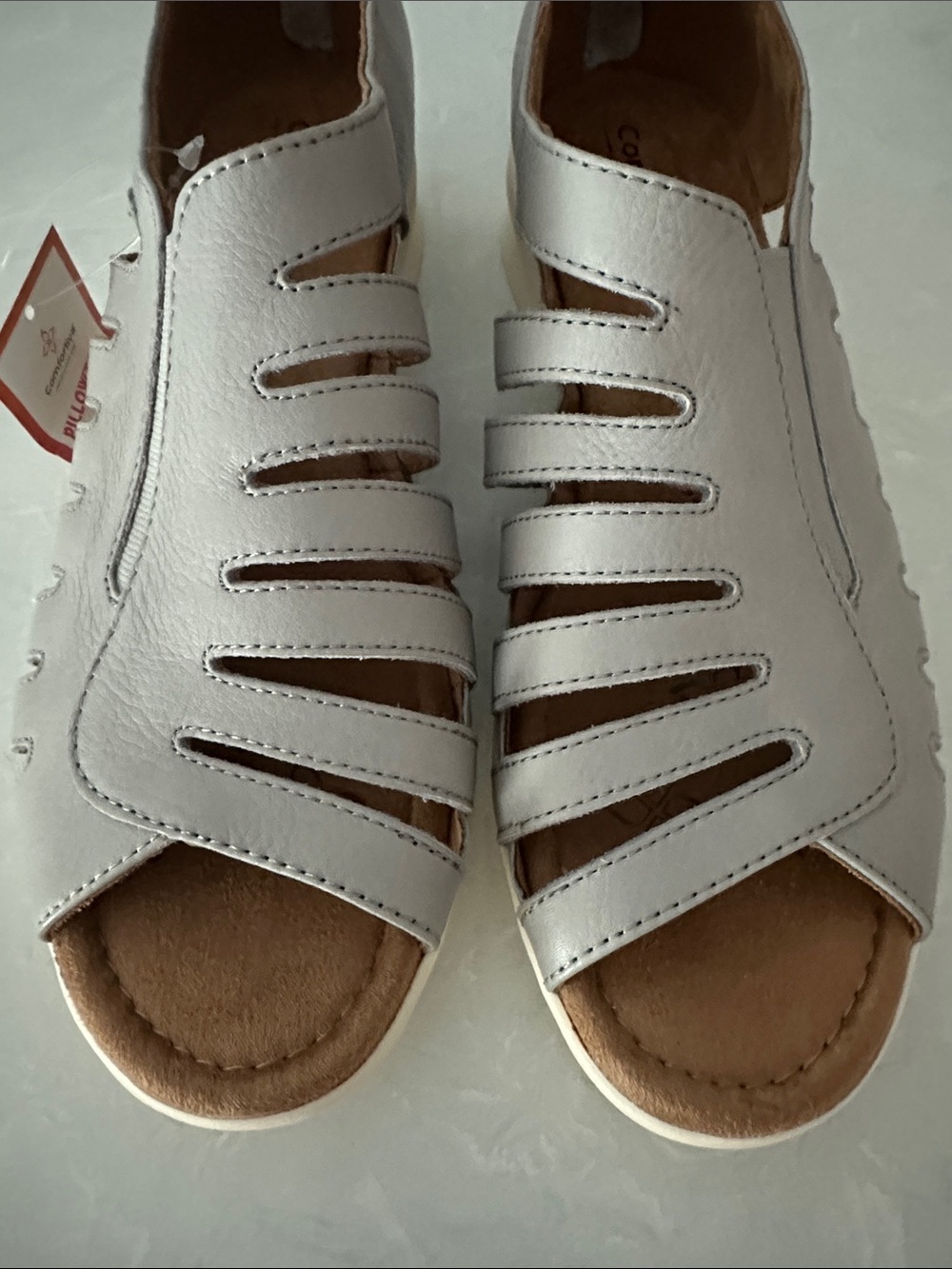 NIB Comfortiva Leather Pillowtop Memory Foam Women’s Sandals 11M - Picture 3 of 12